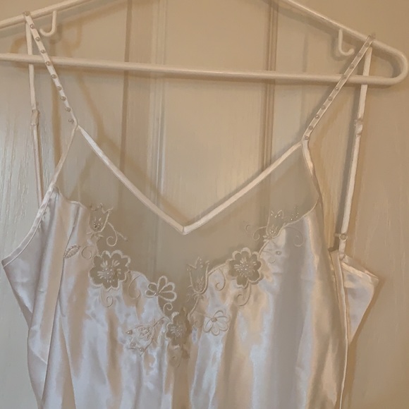 🌟HP🌟NWT Lingerie White Night Gown - size M - Picture 2 of 9